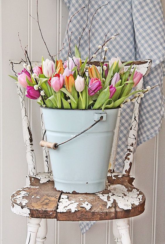 spring decor idea farmhouse bucket