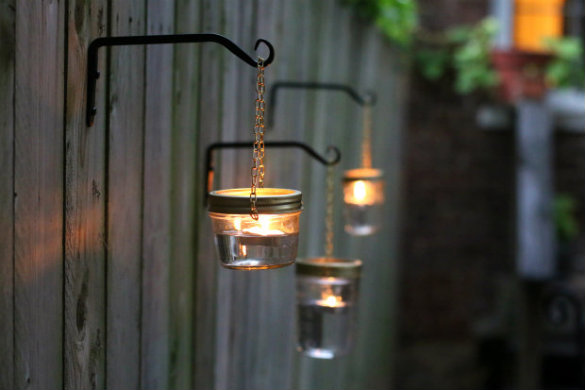 https://theunlikelyhostess.com/wp-content/uploads/2018/04/diy_hanging_mason_jar_votive_lights.jpg