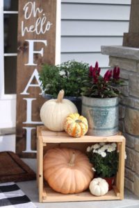 20 Cozy Outdoor Decor Ideas For Fall Front Porches - The Unlikely Hostess