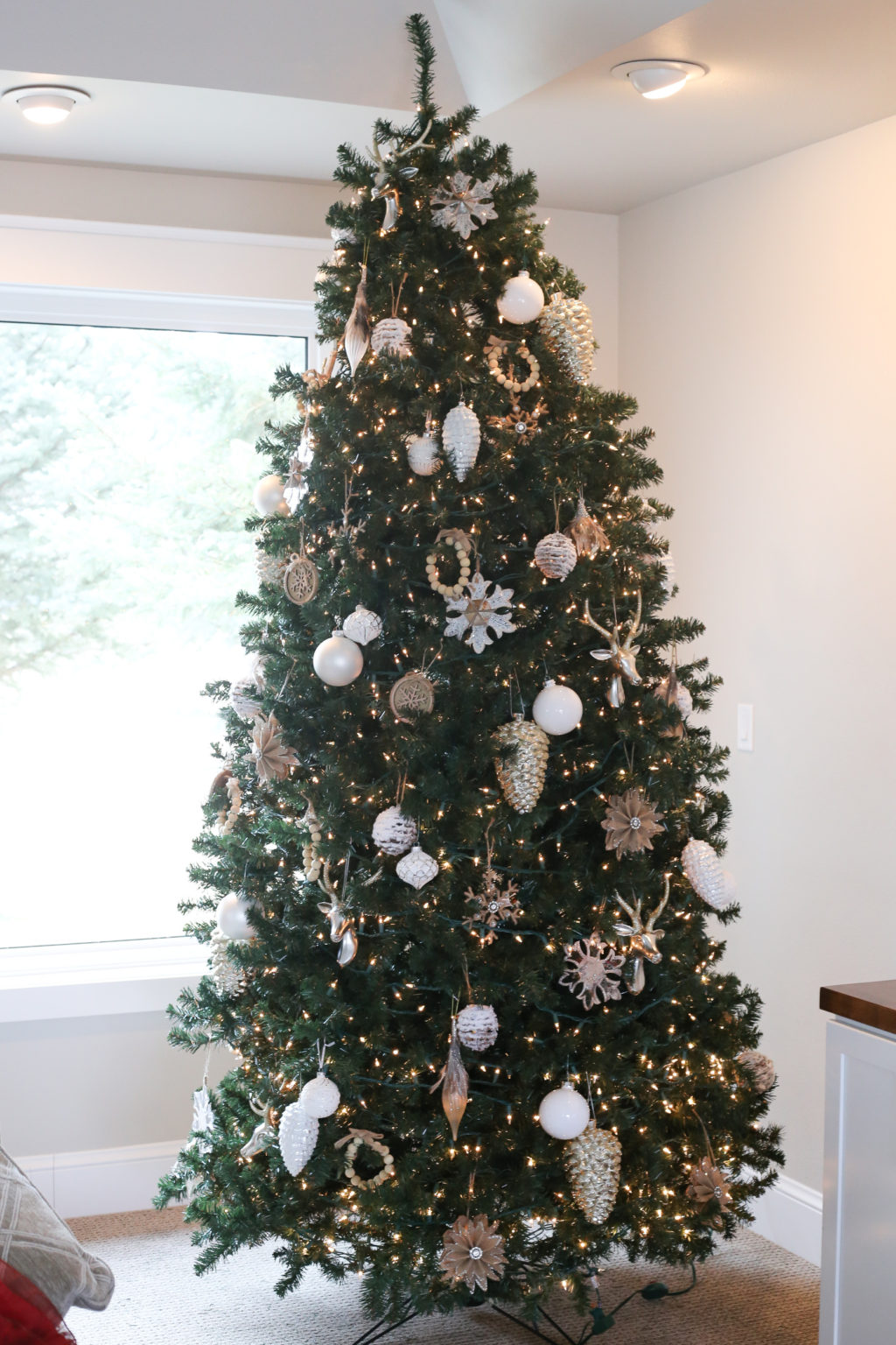 Christmas Tree Decorations & Themes - The Unlikely Hostess