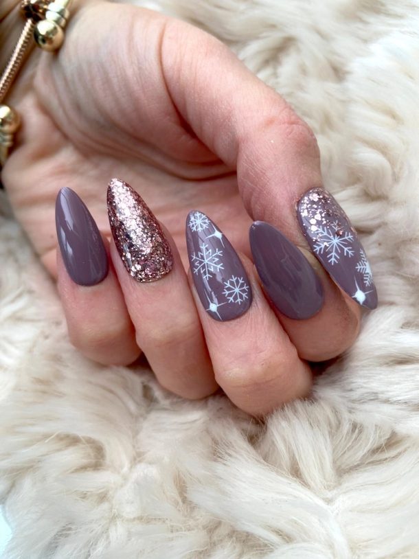 27 Charming Winter Nail Designs : Glitter and White Tips with Snowflake