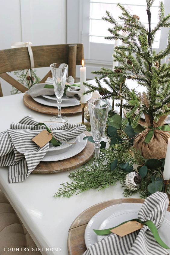 Christmas Table Setting