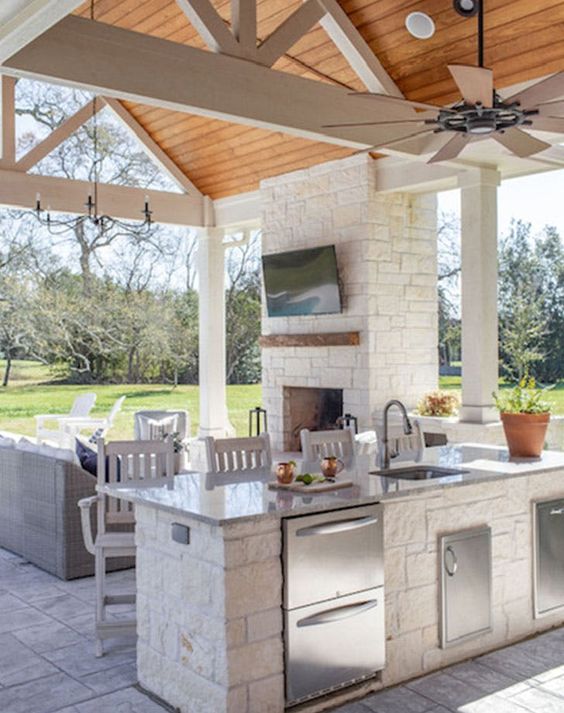 outdoor kitchen farmhouse style