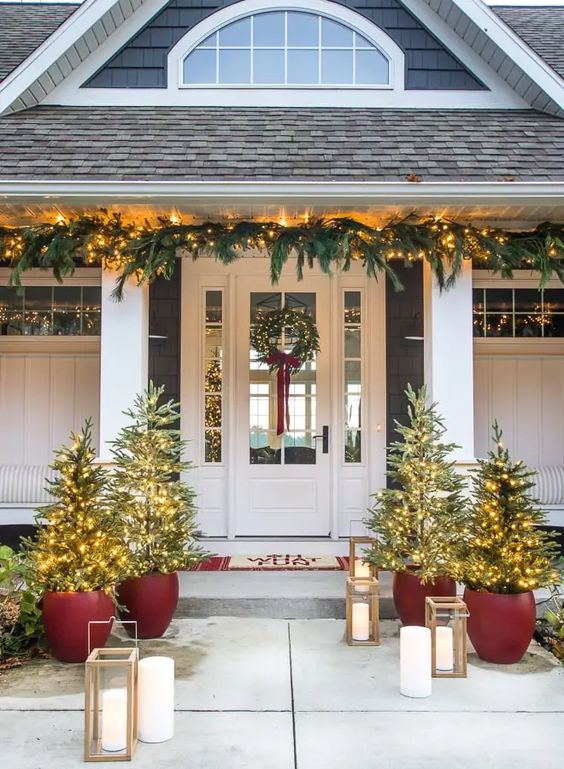 20 Outdoor Christmas Decorations That Are Full Of Style - The Unlikely ...