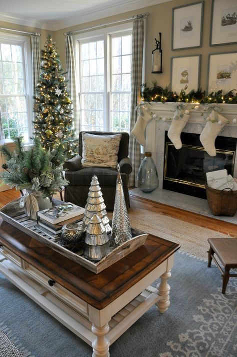 Living Room Christmas Decor Idea