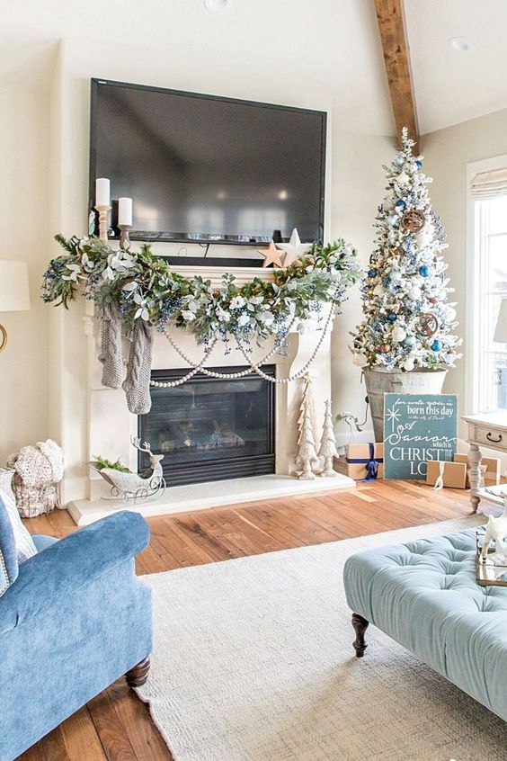 25 Cozy Christmas Decor Ideas For Your Living Room - The Unlikely Hostess