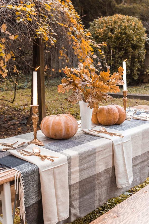 Thanksgiving table decorations