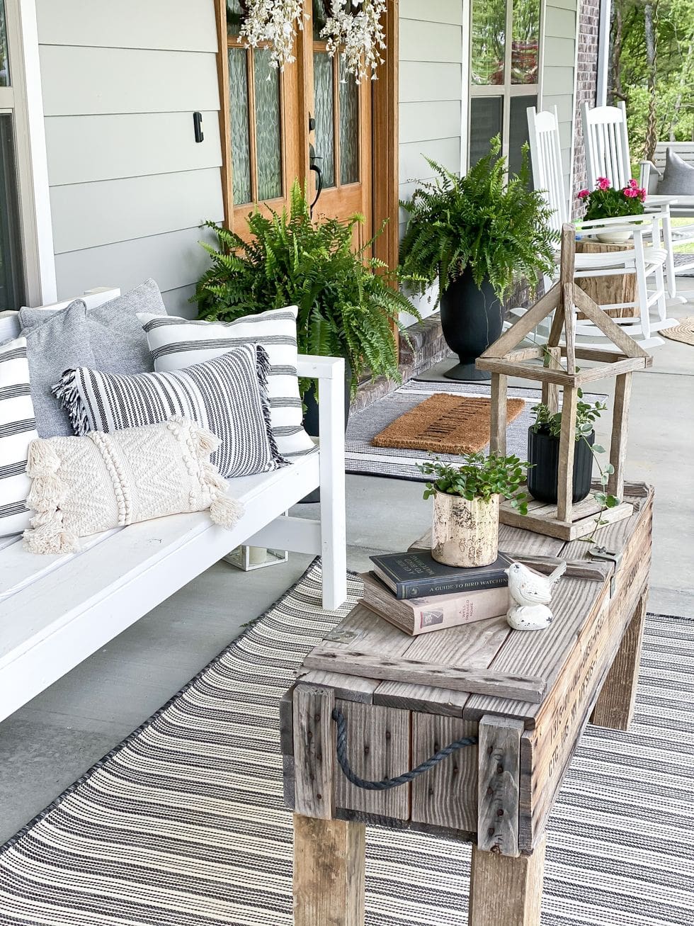 25 Relaxing Summer Front Porch & Entryway Decor Ideas - The Unlikely ...