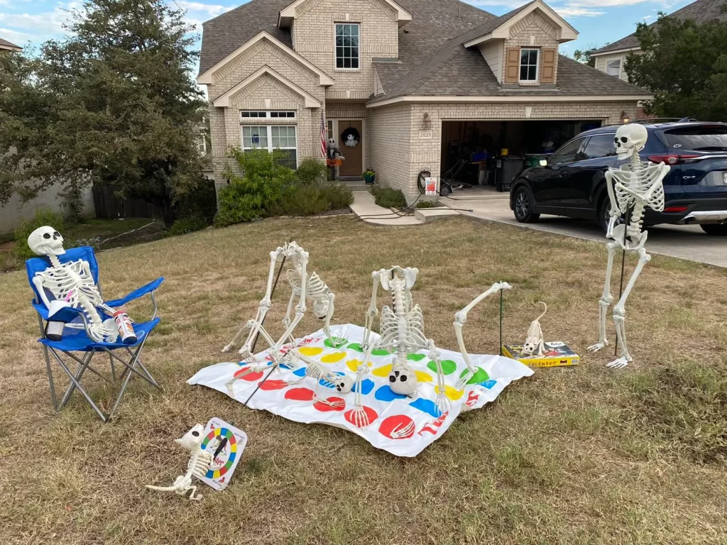 skeleton yard art funny 